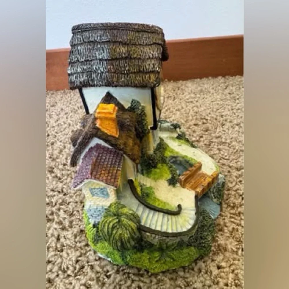 Charming‎ Cottage Clock Home Decor vintage mantel resin figurine solina quartz